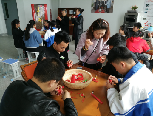 学习民间艺术,体验香包制作 —非物质文化遗产进校园