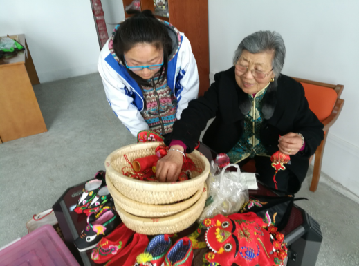 学习民间艺术,体验香包制作 —非物质文化遗产进校园