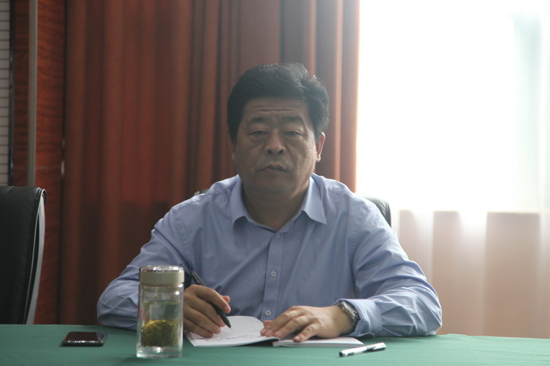 我校召开党务工作者培训会