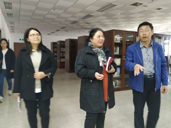 图书馆全体党员到徐州工程学院图书馆参观学习
