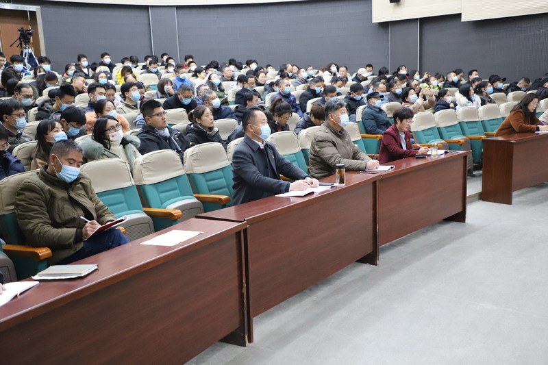 我校召开学习贯彻党的十九届六中全会精神市委宣讲团报告会