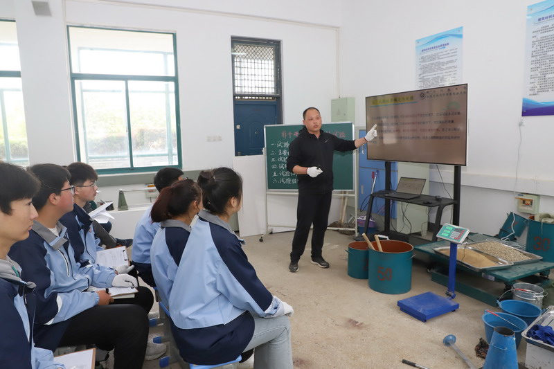 我校成功举办徐州市职业学校“三教”改革教学观摩活动