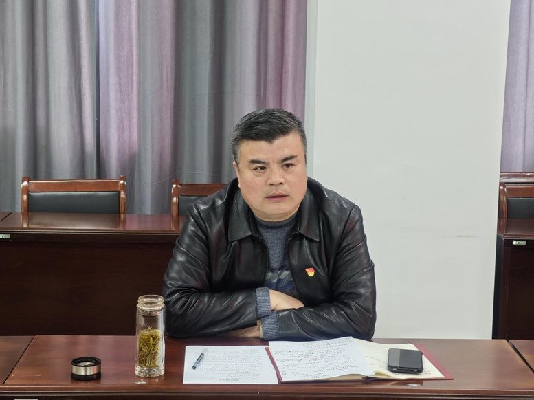 副校长闫军同志指导汽车工程学院党支部组织生活会